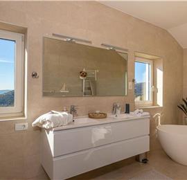 5 bedroom villa with pool near Crikvenica, sleeps 10